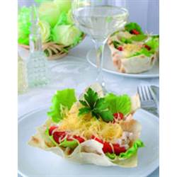 Корзиночки с курицей, помидорами и сыром