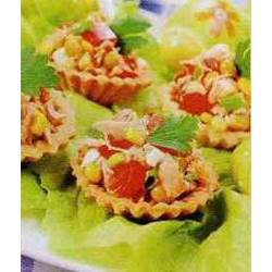 Тарталетки с салатом из тунца