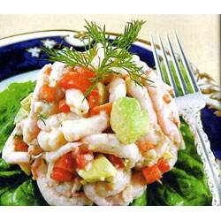 Салат с креветками, красным перцем и авокадо