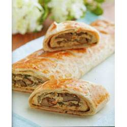 Рыбный рулет в слоеном тесте