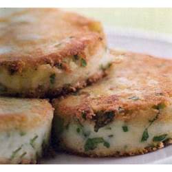 Картофельные оладьи с зеленью и цветной капустой