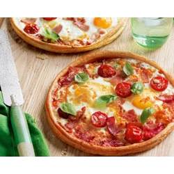 Пицца с яйцами и беконом